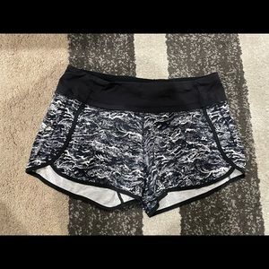 Lululemon Run Times Short 3in - black and white